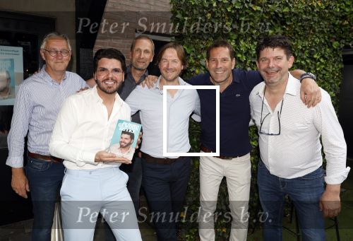 Tilburg 14 mei 2024
Boekpresentatie Roy Donders in Cafe Bet Kolen .
Zij vriendin Michelle dochtertje Romi alsmede zijn ouders en zus Rian Donders waren natuurlijk aanwezig.