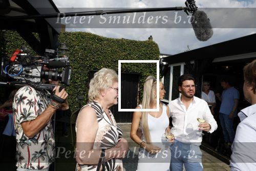 Tilburg 14 mei 2024
Boekpresentatie Roy Donders in Cafe Bet Kolen .
Zij vriendin Michelle dochtertje Romi alsmede zijn ouders en zus Rian Donders waren natuurlijk aanwezig.