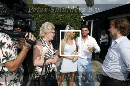 Tilburg 14 mei 2024
Boekpresentatie Roy Donders in Cafe Bet Kolen .
Zij vriendin Michelle dochtertje Romi alsmede zijn ouders en zus Rian Donders waren natuurlijk aanwezig.