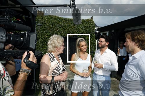 Tilburg 14 mei 2024
Boekpresentatie Roy Donders in Cafe Bet Kolen .
Zij vriendin Michelle dochtertje Romi alsmede zijn ouders en zus Rian Donders waren natuurlijk aanwezig.
