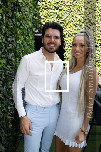 Tilburg 14 mei 2024
Boekpresentatie Roy Donders in Cafe Bet Kolen .
Zij vriendin Michelle dochtertje Romi alsmede zijn ouders en zus Rian Donders waren natuurlijk aanwezig.