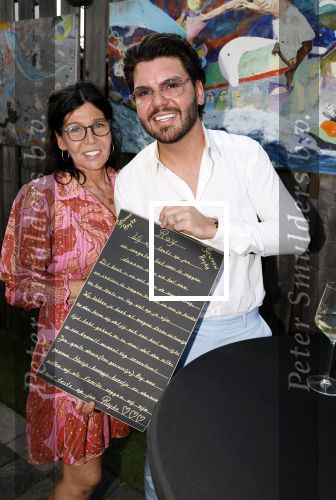 Tilburg 14 mei 2024
Boekpresentatie Roy Donders in Cafe Bet Kolen .
Zij vriendin Michelle dochtertje Romi alsmede zijn ouders en zus Rian Donders waren natuurlijk aanwezig.