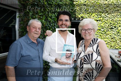 Tilburg 14 mei 2024
Boekpresentatie Roy Donders in Cafe Bet Kolen .
Zij vriendin Michelle dochtertje Romi alsmede zijn ouders en zus Rian Donders waren natuurlijk aanwezig.