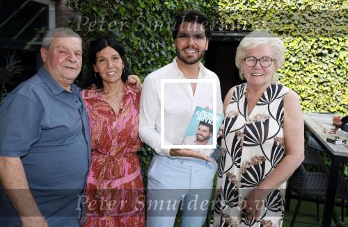Tilburg 14 mei 2024
Boekpresentatie Roy Donders in Cafe Bet Kolen .
Zij vriendin Michelle dochtertje Romi alsmede zijn ouders en zus Rian Donders waren natuurlijk aanwezig.
