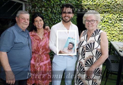 Tilburg 14 mei 2024
Boekpresentatie Roy Donders in Cafe Bet Kolen .
Zij vriendin Michelle dochtertje Romi alsmede zijn ouders en zus Rian Donders waren natuurlijk aanwezig.