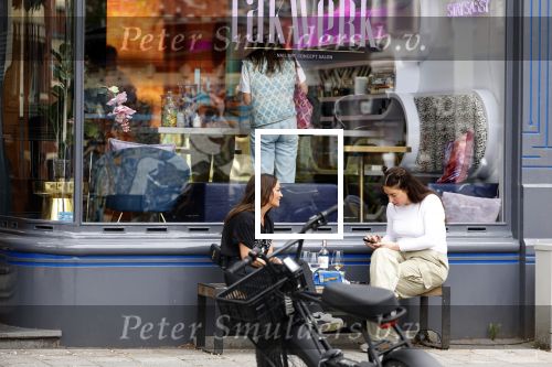 Amsterdam 17 mei 2024
Saar Koningsberger voor haar nagelstudio in Amsterdam zuid