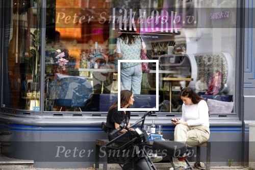 Amsterdam 17 mei 2024
Saar Koningsberger voor haar nagelstudio in Amsterdam zuid