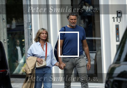 Amsterdam 17 mei 2024
Sandra Masmeijer met haar nieuwe vriend Steven Cnudde op de pc hooftstraat.