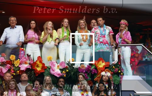 Amsterdam 25 mei 2024
Sandra Valk ging met haar dochters naar  de toppers in Concert in de Johan Cruijff arena. dochter Carlijn is zwanger