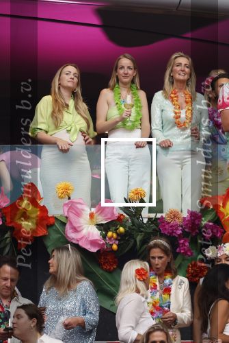 Amsterdam 25 mei 2024
Sandra Valk ging met haar dochters naar  de toppers in Concert in de Johan Cruijff arena. dochter Carlijn is zwanger
