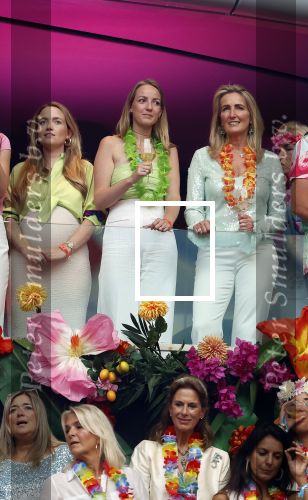 Amsterdam 25 mei 2024
Sandra Valk ging met haar dochters naar  de toppers in Concert in de Johan Cruijff arena. dochter Carlijn is zwanger