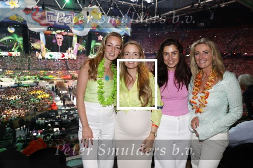 Amsterdam 25 mei 2024
Sandra Valk ging met haar dochters naar  de toppers in Concert in de Johan Cruijff arena. dochter Carlijn is zwanger