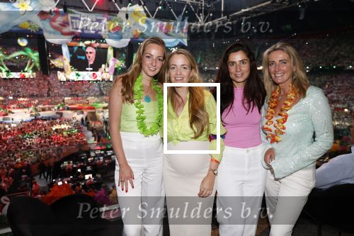 Amsterdam 25 mei 2024
Sandra Valk ging met haar dochters naar  de toppers in Concert in de Johan Cruijff arena. dochter Carlijn is zwanger