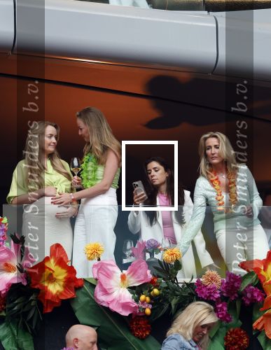 Amsterdam 25 mei 2024
Sandra Valk ging met haar dochters naar  de toppers in Concert in de Johan Cruijff arena. dochter Carlijn is zwanger