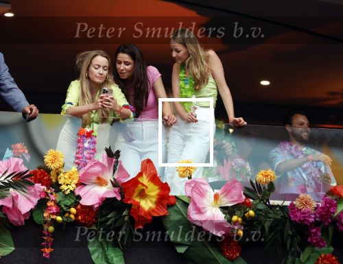 Amsterdam 25 mei 2024
Sandra Valk ging met haar dochters naar  de toppers in Concert in de Johan Cruijff arena. dochter Carlijn is zwanger