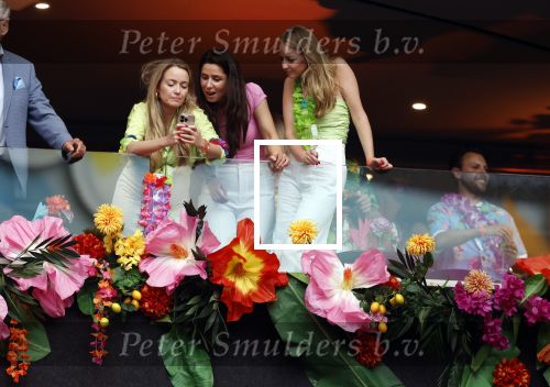 Amsterdam 25 mei 2024
Sandra Valk ging met haar dochters naar  de toppers in Concert in de Johan Cruijff arena. dochter Carlijn is zwanger