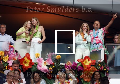 Amsterdam 25 mei 2024
Sandra Valk ging met haar dochters naar  de toppers in Concert in de Johan Cruijff arena. dochter Carlijn is zwanger