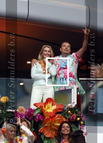 Amsterdam 25 mei 2024
Sandra Valk ging met haar dochters naar  de toppers in Concert in de Johan Cruijff arena. dochter Carlijn is zwanger
