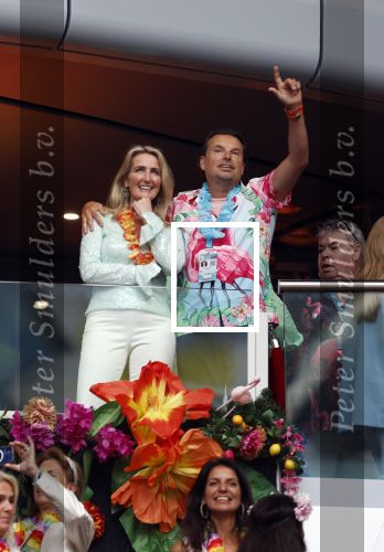 Amsterdam 25 mei 2024
Sandra Valk ging met haar dochters naar  de toppers in Concert in de Johan Cruijff arena. dochter Carlijn is zwanger