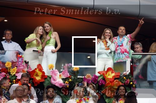 Amsterdam 25 mei 2024
Sandra Valk ging met haar dochters naar  de toppers in Concert in de Johan Cruijff arena. dochter Carlijn is zwanger