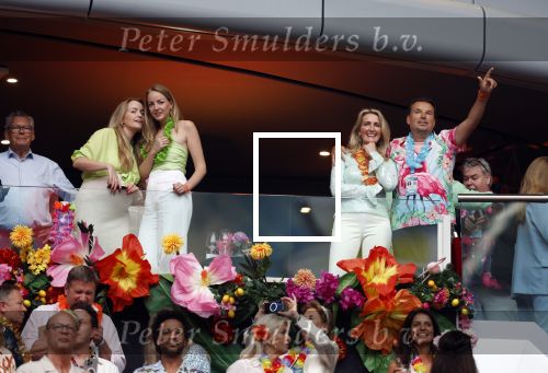 Amsterdam 25 mei 2024
Sandra Valk ging met haar dochters naar  de toppers in Concert in de Johan Cruijff arena. dochter Carlijn is zwanger