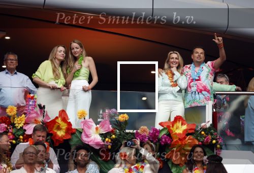 Amsterdam 25 mei 2024
Sandra Valk ging met haar dochters naar  de toppers in Concert in de Johan Cruijff arena. dochter Carlijn is zwanger