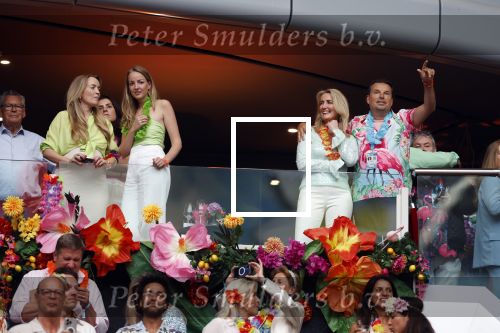 Amsterdam 25 mei 2024
Sandra Valk ging met haar dochters naar  de toppers in Concert in de Johan Cruijff arena. dochter Carlijn is zwanger