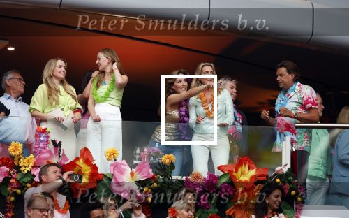 Amsterdam 25 mei 2024
Sandra Valk ging met haar dochters naar  de toppers in Concert in de Johan Cruijff arena. dochter Carlijn is zwanger