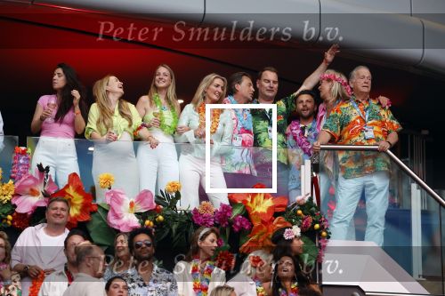 Amsterdam 25 mei 2024
Sandra Valk ging met haar dochters naar  de toppers in Concert in de Johan Cruijff arena. dochter Carlijn is zwanger