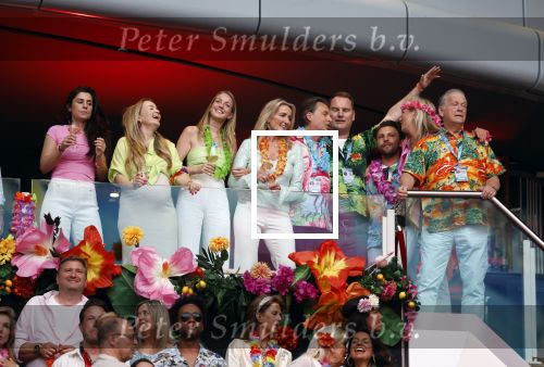 Amsterdam 25 mei 2024
Sandra Valk ging met haar dochters naar  de toppers in Concert in de Johan Cruijff arena. dochter Carlijn is zwanger