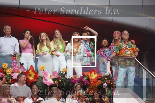 Amsterdam 25 mei 2024
Sandra Valk ging met haar dochters naar  de toppers in Concert in de Johan Cruijff arena. dochter Carlijn is zwanger
