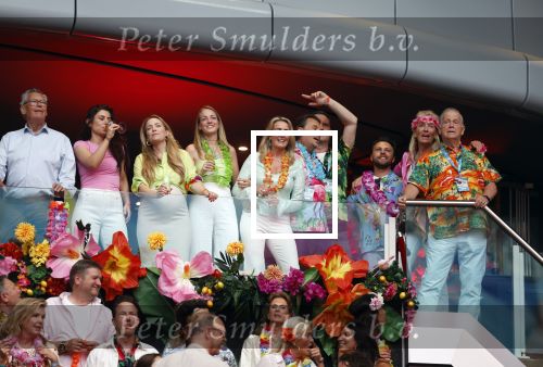 Amsterdam 25 mei 2024
Sandra Valk ging met haar dochters naar  de toppers in Concert in de Johan Cruijff arena. dochter Carlijn is zwanger