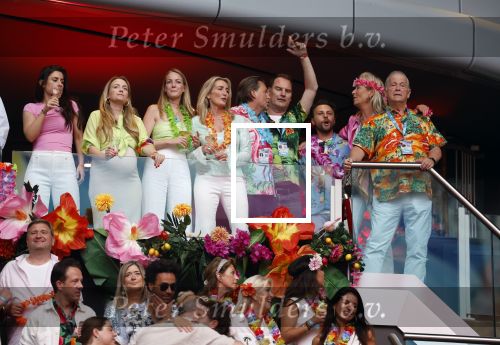 Amsterdam 25 mei 2024
Sandra Valk ging met haar dochters naar  de toppers in Concert in de Johan Cruijff arena. dochter Carlijn is zwanger
