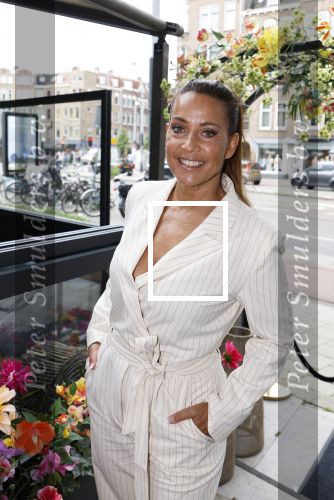 Amsterdam 22 mei 2024
Presentatie Dag Een Fitfoodgids bij Ron\'s Gastrobar. Sandy Kandau