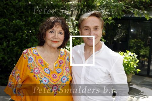 Amsterdam 11 mei 2024
Onthulling kunstwerk Hayo Sol ( schilderij ABBA) door Therese Steinmetz en Philippe Elan. Ook Catherine Keyl is aanwezig in Apollo first Hotel.