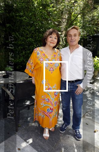 Amsterdam 11 mei 2024
Onthulling kunstwerk Hayo Sol ( schilderij ABBA) door Therese Steinmetz en Philippe Elan. Ook Catherine Keyl is aanwezig in Apollo first Hotel.
