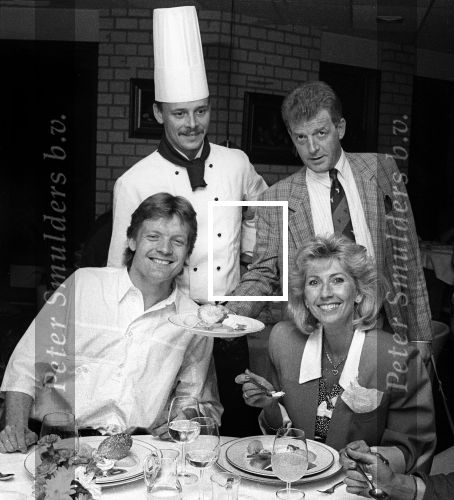 Eindhoven, 12 April 1988
Diner t.g.v. het kampioenschap bij Rest. De Tongelreep met o.a.:
Willeke Alberti Soren Lerby 120488