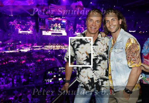 Amsterdam 25 mei 2024
Wino Omtzigt met vriend Glenn en familie bij toppers in Concert in de Amsterdam Johan Cruijff arena