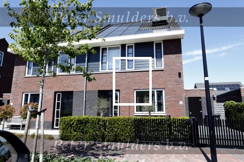 Wilnis 20 en 21 mei 2025
Andre Hazes bij zijn huis met zijn hond .