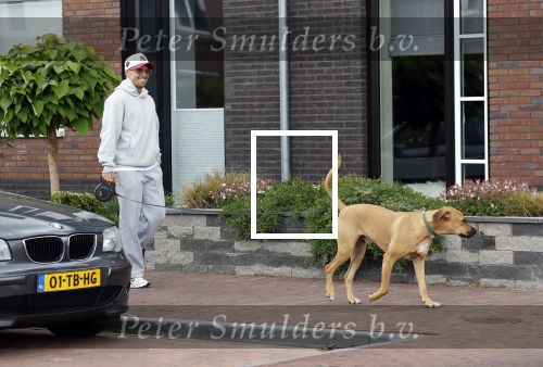 Wilnis 25 mei 2025
Andre Hazes gaat sporten en daarna komt Monique Westenberg met zoon Andre Hazes jr de hond brengen bij zijn huis .
Andre en Monique geven elkaar een knuffel .