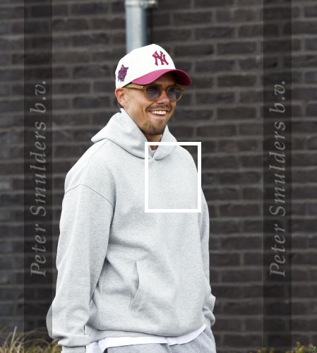 Wilnis 25 mei 2025
Andre Hazes gaat sporten en daarna komt Monique Westenberg met zoon Andre Hazes jr de hond brengen bij zijn huis .
Andre en Monique geven elkaar een knuffel .