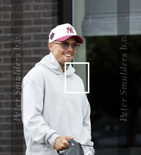 Wilnis 25 mei 2025
Andre Hazes gaat sporten en daarna komt Monique Westenberg met zoon Andre Hazes jr de hond brengen bij zijn huis .
Andre en Monique geven elkaar een knuffel .