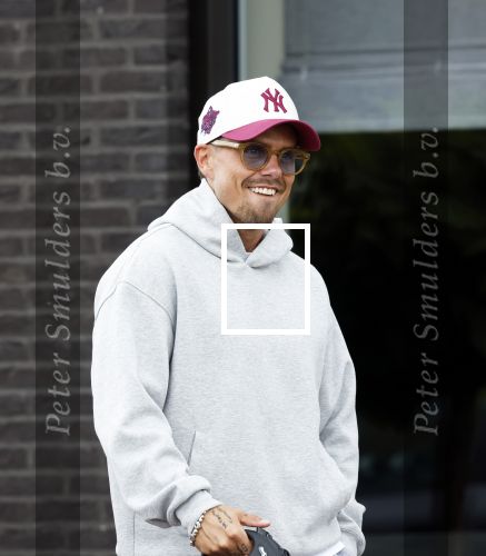 Wilnis 25 mei 2025
Andre Hazes gaat sporten en daarna komt Monique Westenberg met zoon Andre Hazes jr de hond brengen bij zijn huis .
Andre en Monique geven elkaar een knuffel .