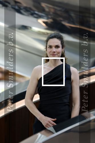 Rotterdam 15 mei 2025
Koningin MÃ¡xima opent Fenix, het kunstmuseum over migratie in Rotterdam. Het museum is gevestigd in een gerestaureerde monumentale loods uit 1923 die staat op de kade van vertrek en aankomst, de plek waar miljoenen mensen een nieuw leven zijn begonnen. Anna Drijver