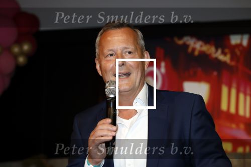 Amsterdam 1 juni 2025
Rene Froger krijgt na de laatste toppers in concert een koninklijke onderscheiding in de Johan Cruyff arena . Ook de andere toopers Jan Smit Gerard Joling en Jeroen v d Boom waren natuurlijk aanwezig. Arthur v Dijk