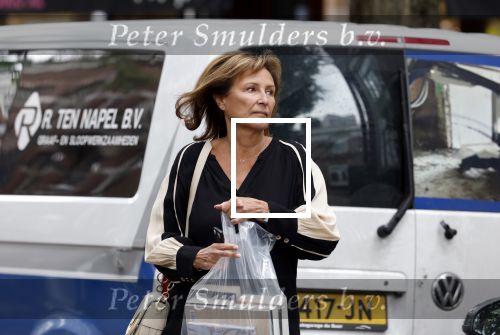 Amsterdam 5 juni 2025
Astrid Joosten bellend op de cornelis schuytstraat.