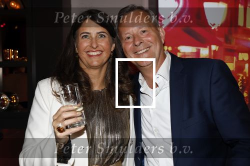 Amsterdam 1 juni 2025
Rene Froger krijgt na de laatste toppers in concert een koninklijke onderscheiding in de Johan Cruyff arena . Barbara de Reijke en Arthur van Dijk