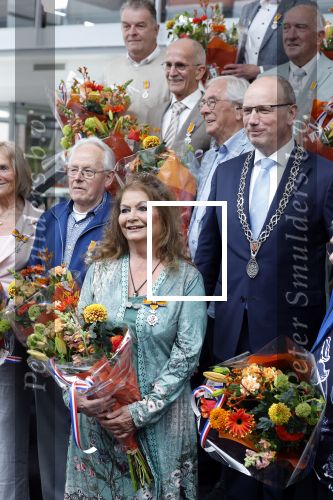 Apeldoorn 25 april 2025
Belinda Meuldijk krijgt lintje en wordt RIDDER in de orde van Oranje Nassau bij Orpheus . Ze kwam samen met haar zoon Yoshi en hun hond Noah.
