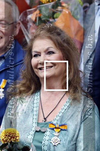 Apeldoorn 25 april 2025
Belinda Meuldijk krijgt lintje en wordt RIDDER in de orde van Oranje Nassau bij Orpheus . Ze kwam samen met haar zoon Yoshi en hun hond Noah.