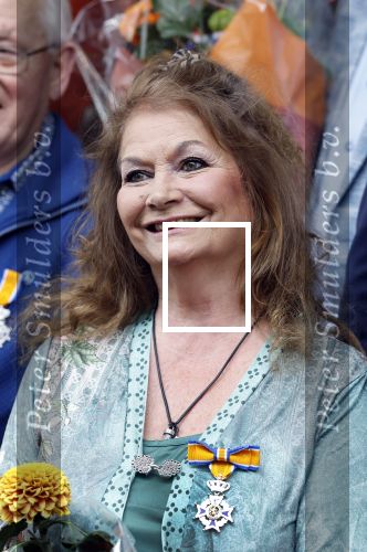 Apeldoorn 25 april 2025
Belinda Meuldijk krijgt lintje en wordt RIDDER in de orde van Oranje Nassau bij Orpheus . Ze kwam samen met haar zoon Yoshi en hun hond Noah.